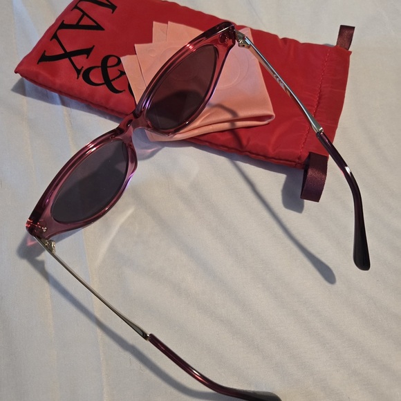 MAX&CO SUNWEAR
MO0101 66Y - SHINY DARK RED / SHINY VIOLET - Picture 4 of 13
